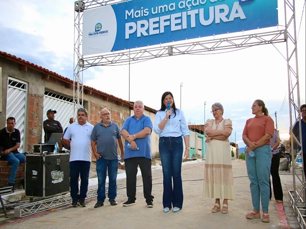 Marianna inaugura 1.700 m² de pavimentação no bairro Nova Pau dos Ferros