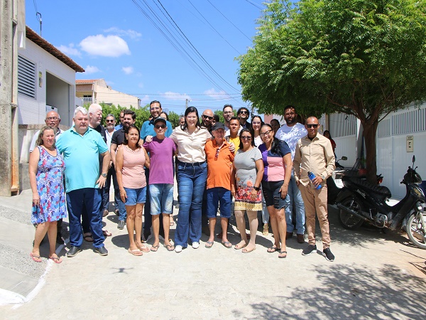 PAVIMENTAÇÕES NOS BAIRROS SÃO BENEDITO E MANOEL DEODATO