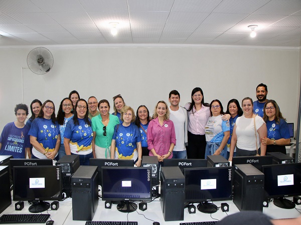 Gestão Marianna entrega Laboratório de Informática para escola municipal; investimento soma mais de 40 mil