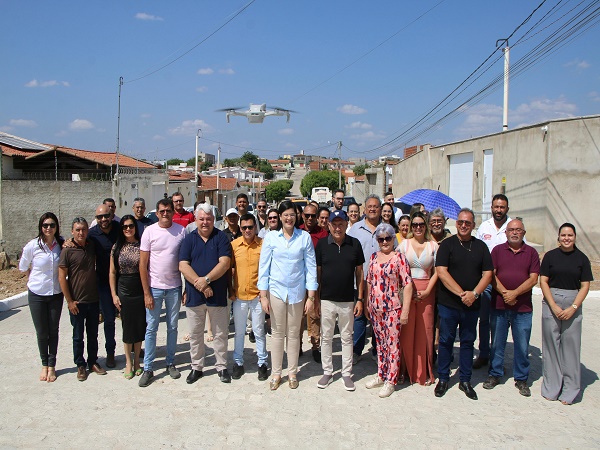 Marianna faz a entrega 3.750 metros quadrados de pavimentação no bairro João XXIII